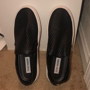 STEVE MADDEN SNEAKERS